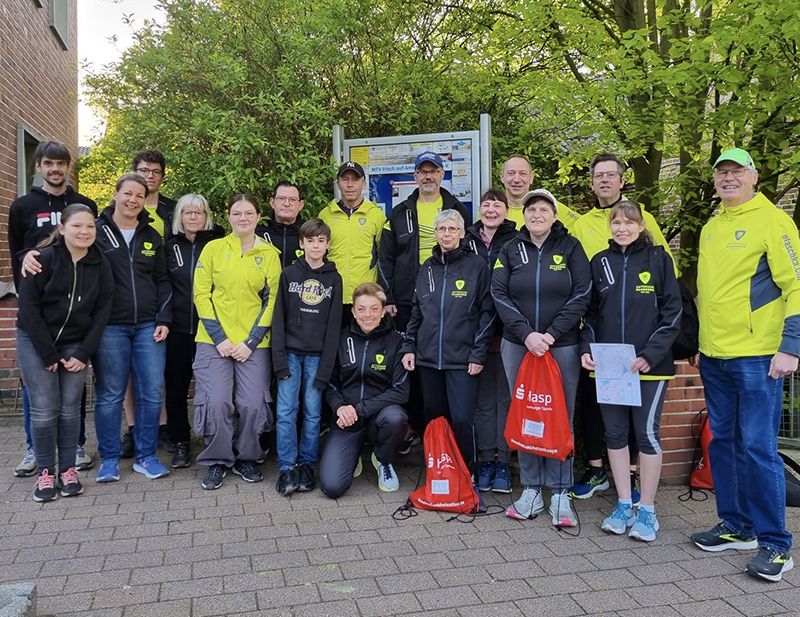Marathon Gruppe vor Abfahrt zum Hamburg-Marathon