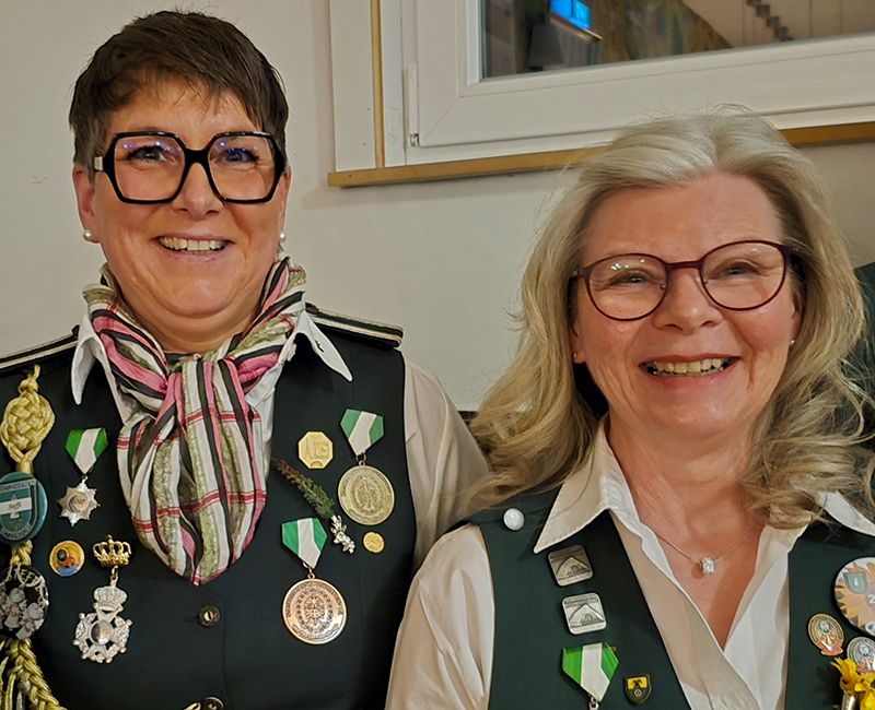 Steffi Daedler, Hilke Deege ausgezeich net mit dem Meisterschafts­abzeichen des DSB