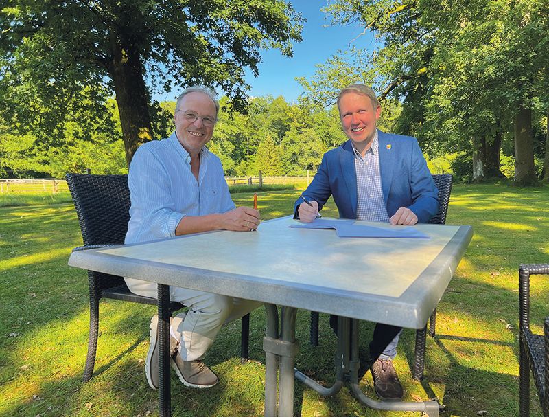 Geschäftsführer Jürgen Vogt und Bürgermeister Felix Petersen