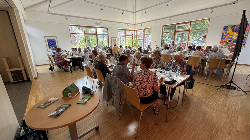 Kaffeetrinken in der Hauswirtschaft vom SOS-Hof Bockum
