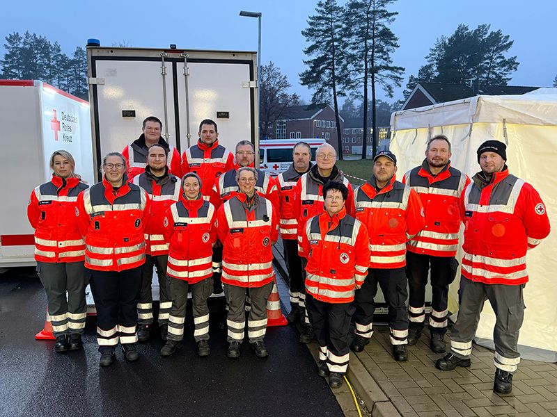 Ehrenamtliche des DRK-Kreisverbandes Lüneburg helfen während des Hochwassers in Celle