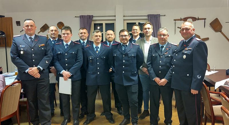 Die geehrten und beförderten Kameraden dem Ortskommando, Dennis Knoblich und Christoph Palesch 