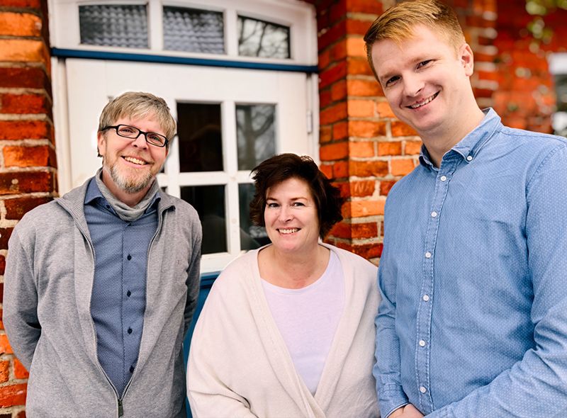 Ron Gauger und Finn Block begrüßen Lilli Hauswald